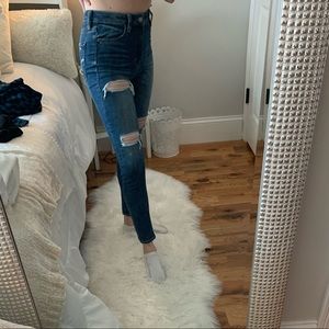 AMERICAN EAGLE HIGH WAIST JEANS